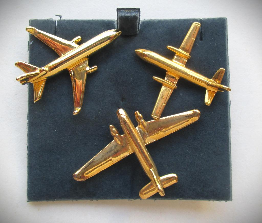Vliegtuig Messing~Lockheed~Saab~Bladgoud Pins~, Ophalen of Verzenden, Zo goed als nieuw, Overige typen