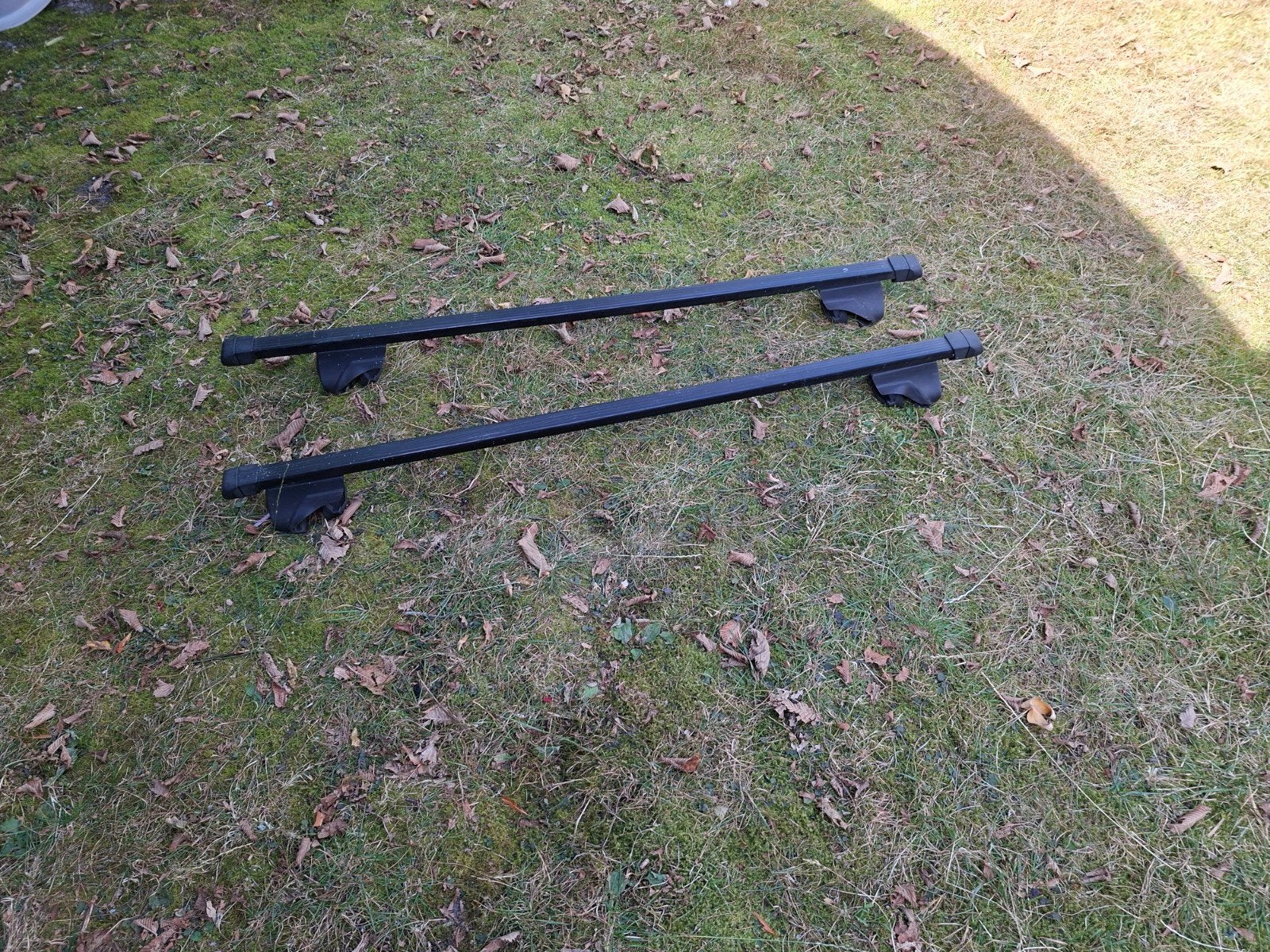 Te koop: Universele zwarte dakdragers van het merk Thule, Ophalen, Gebruikt