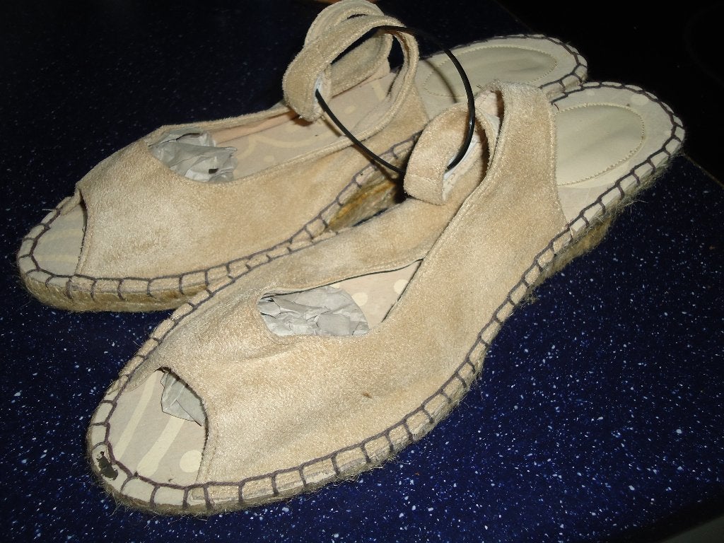 linnen schoenen mt 40 beige met sleehak nw, Beige, Nieuw, Ophalen of Verzenden, Sneakers of Gympen