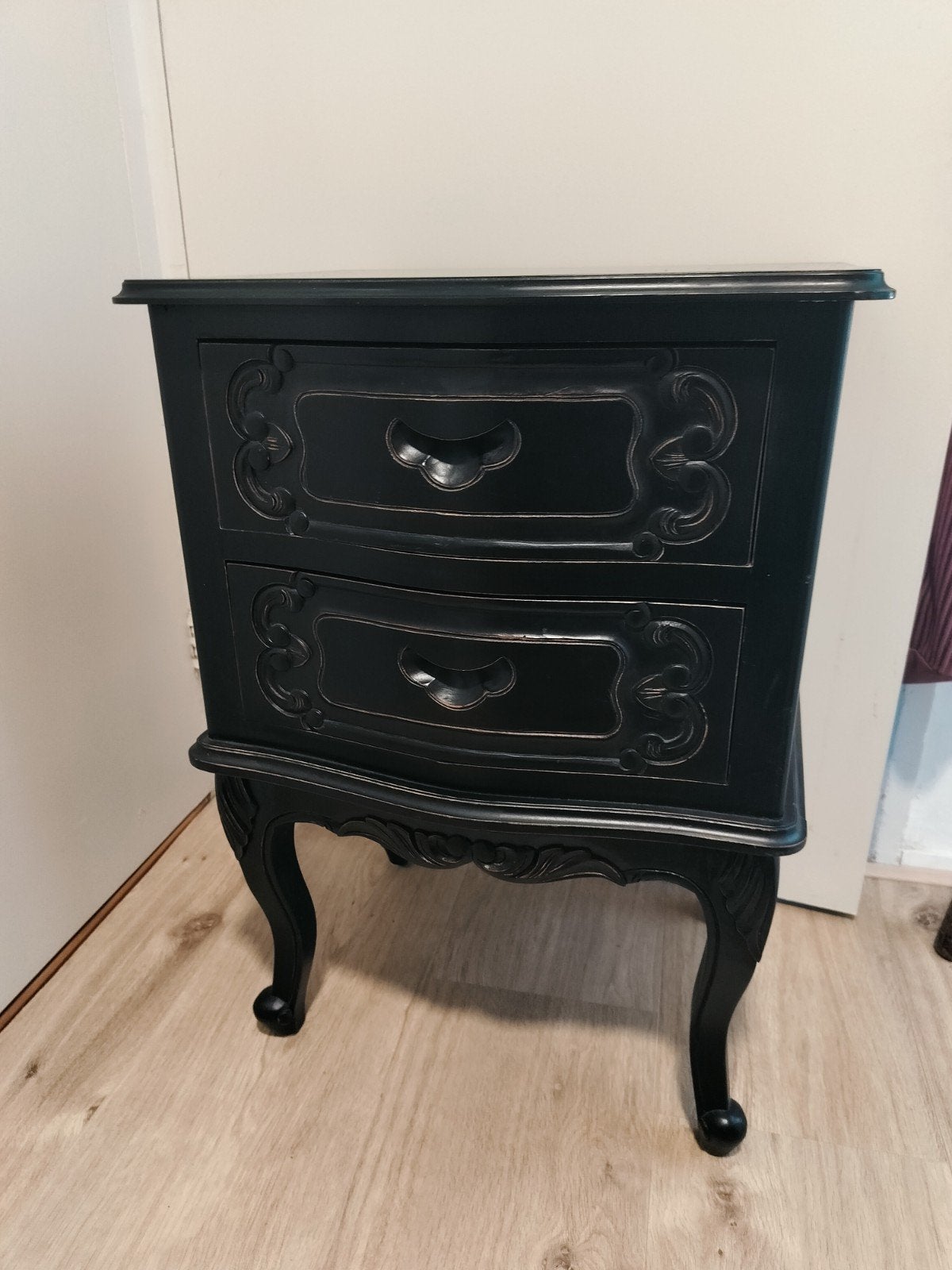Zwart houten ladenkastje / nachtkastje – klassieke stijl, Huis en Inrichting, Kasten | Ladekasten, Ophalen, 1 of 2 laden, 50 tot 100 cm
