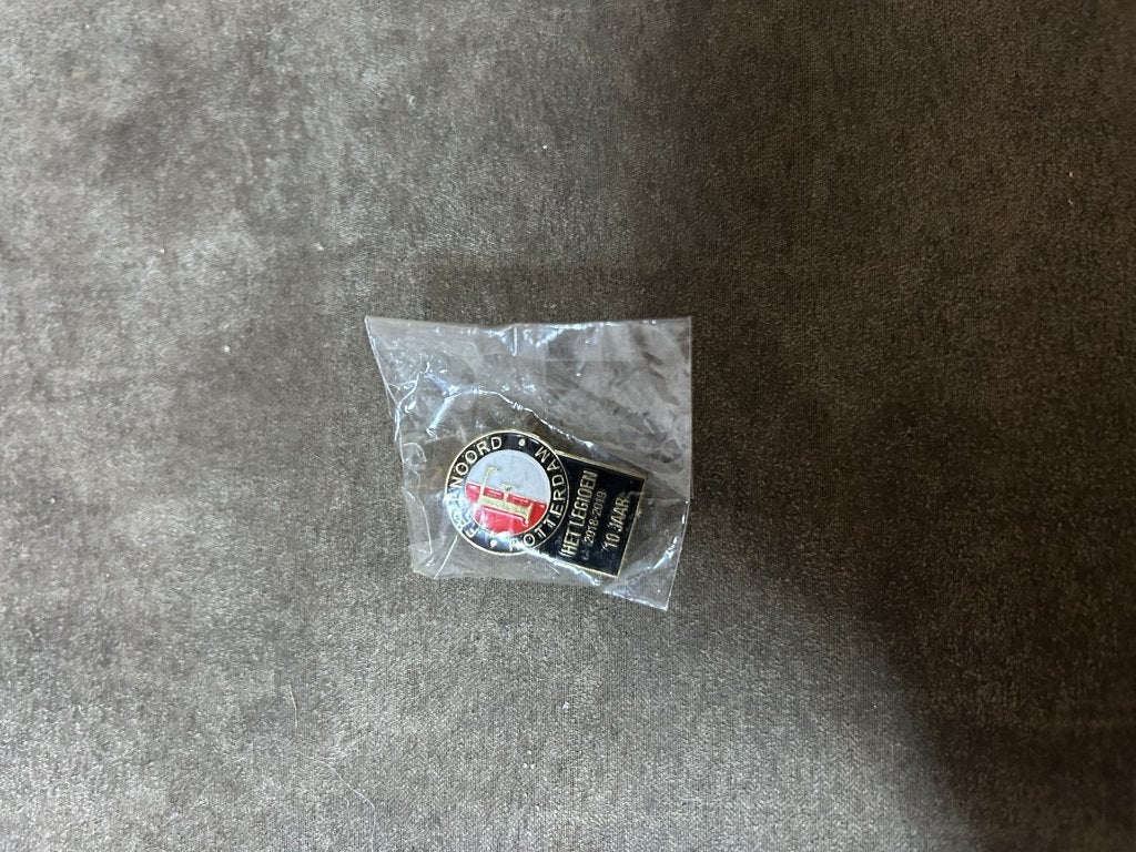 Feyenoord pin Het legioen 2018-2019 10 Jaar Nieuw, Verzamelen, Sportartikelen en Voetbal, Ophalen of Verzenden, Nieuw, Feyenoord