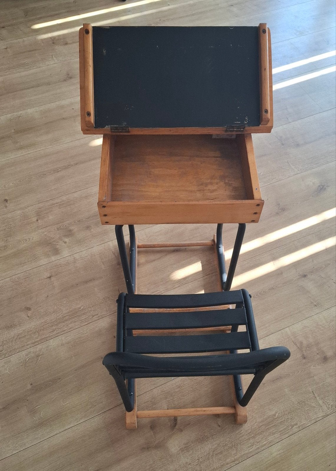 Vintage kinderbureau met stoel - Ouderwets lessenaartje, Ophalen of Verzenden