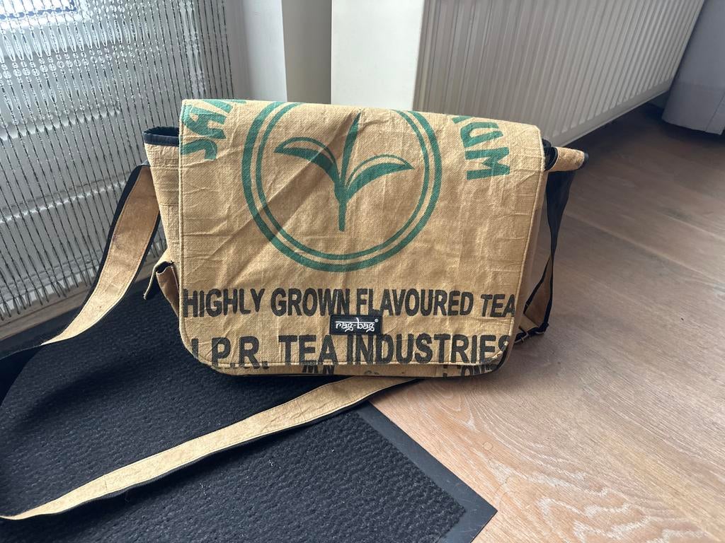 Unieke laptoptas / schoudertas van gerecyclede theezakken, Ophalen of Verzenden, 16 inch, Gebruikt