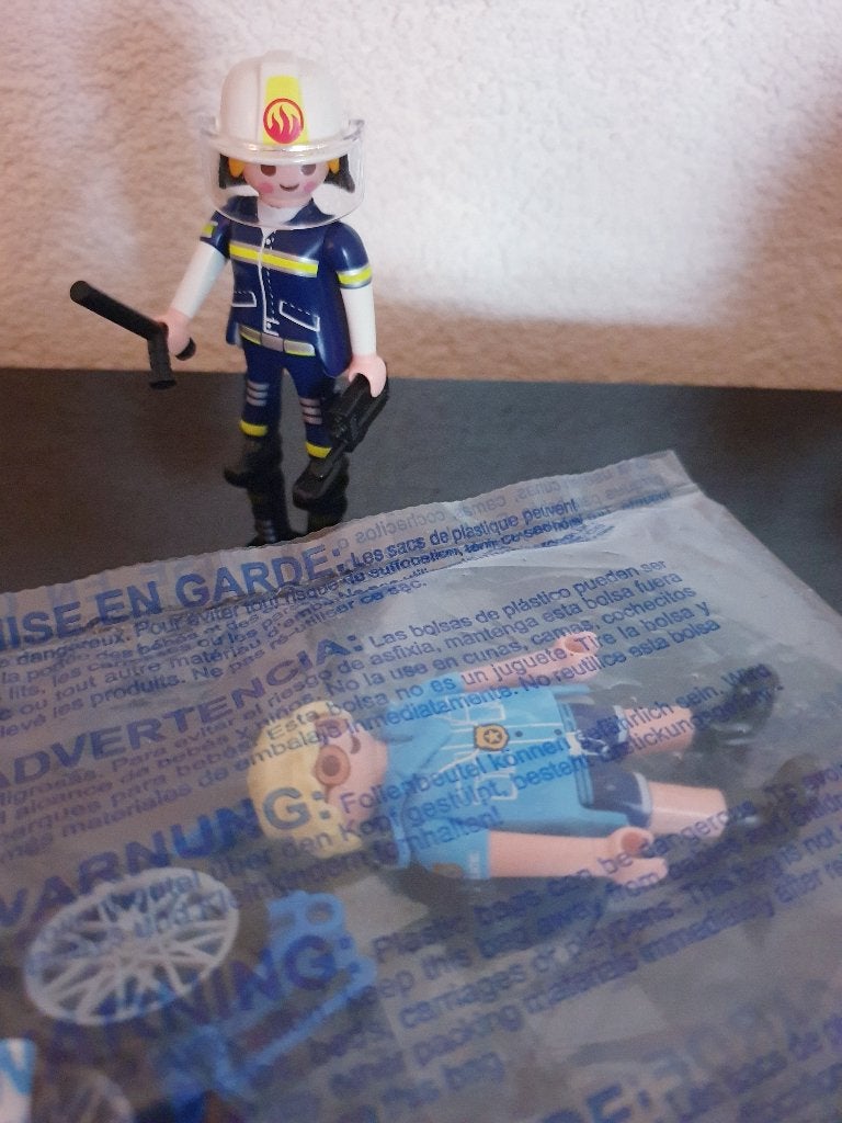 Playmobil politie agent & mountain bike & brandweer vrouw, Ophalen of Verzenden, Nieuw, Los playmobil
