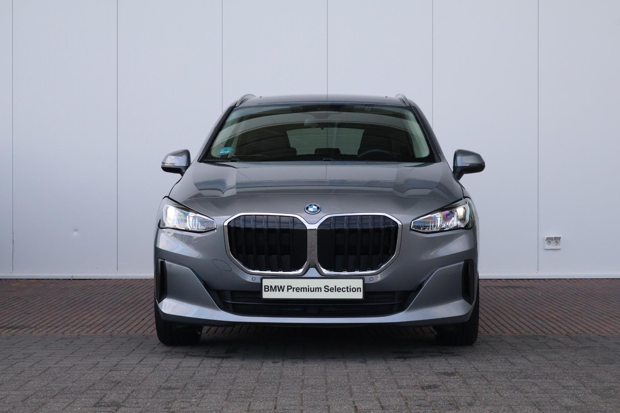 BMW 2-serie Active Tourer 225e xDrive | Panorama Dak | Trekh, Auto's, BMW, Automaat, 1800 kg, Gebruikt, 150 min