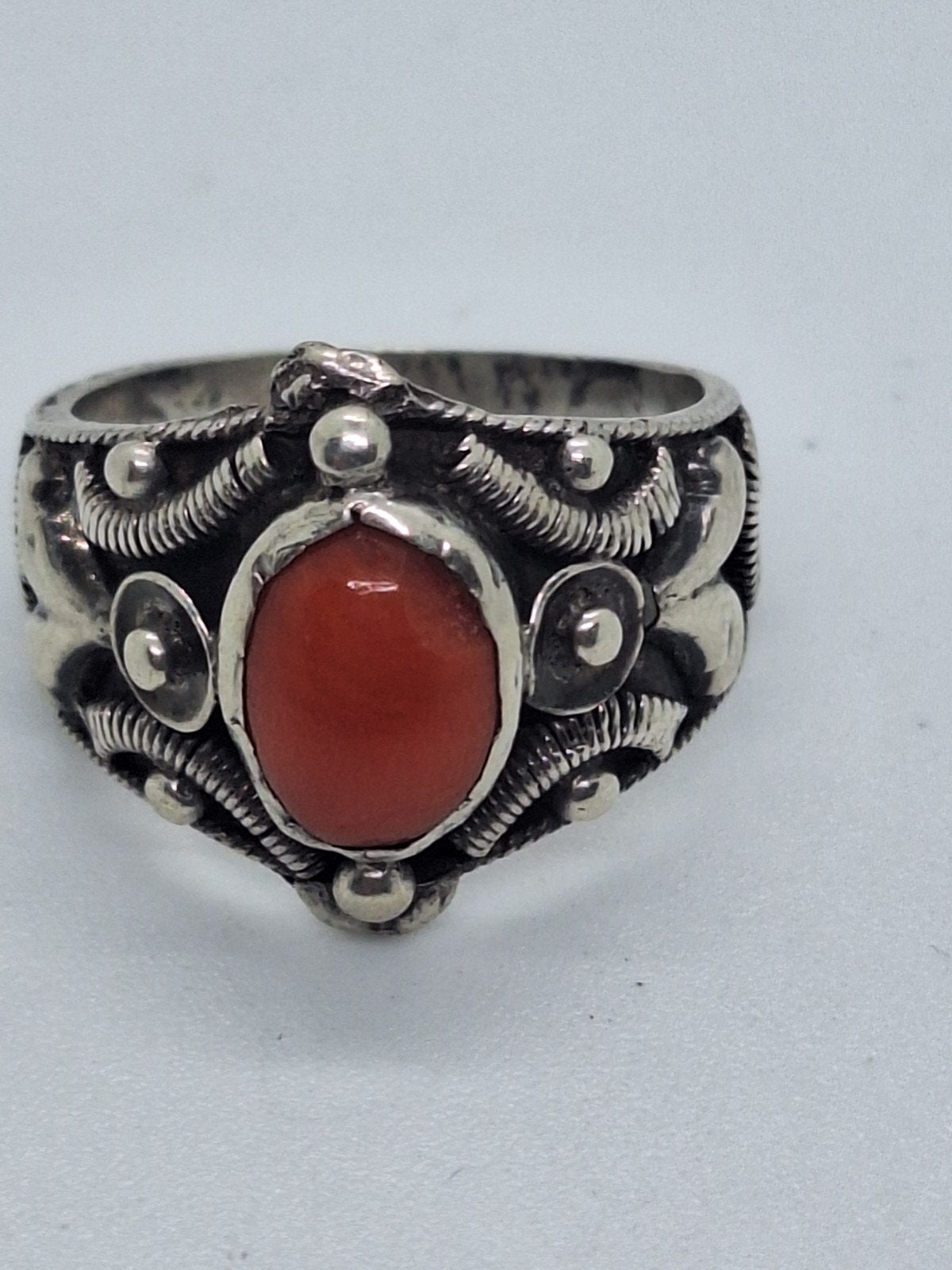 Zilveren ring met bloedkoraal, maat 18, Sieraden, Tassen en Uiterlijk, 18 tot 19, Ophalen of Verzenden, Met edelsteen, Dame