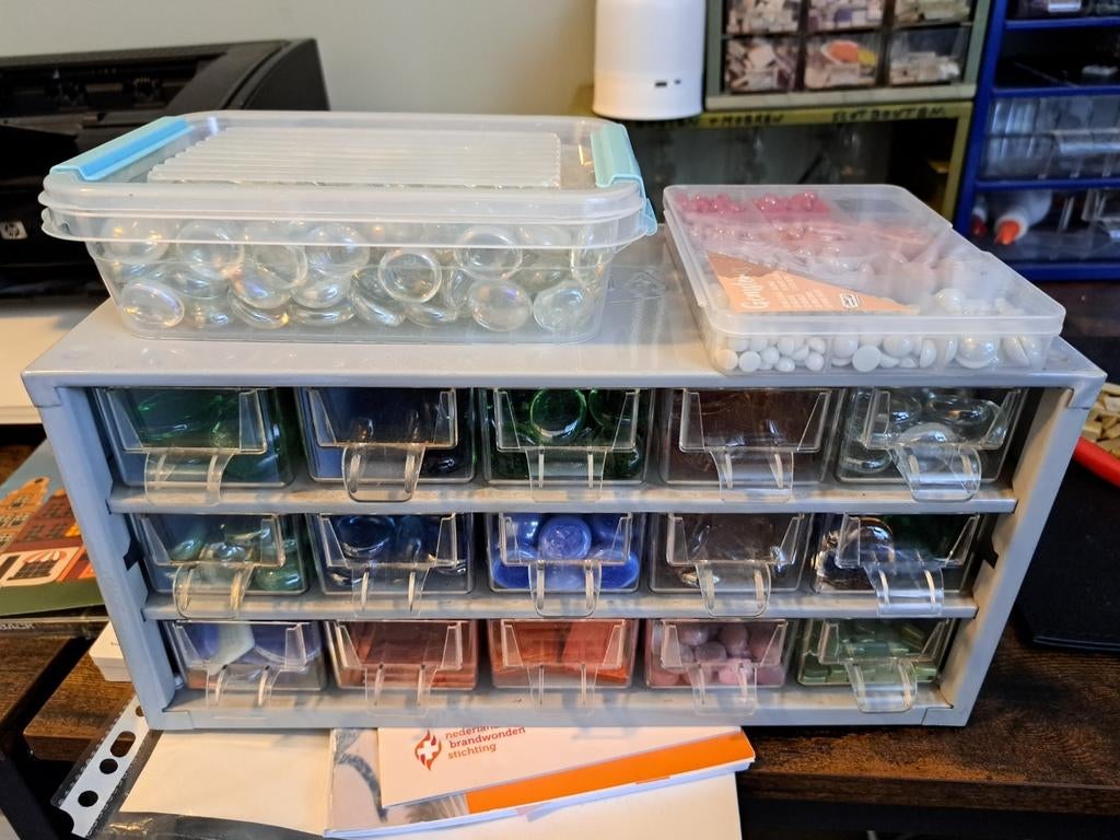 Grote partij mozaïek steentjes, glasstenen, spiegeltjes etc, Hobby en Vrije tijd, Knutselen, Ophalen of Verzenden