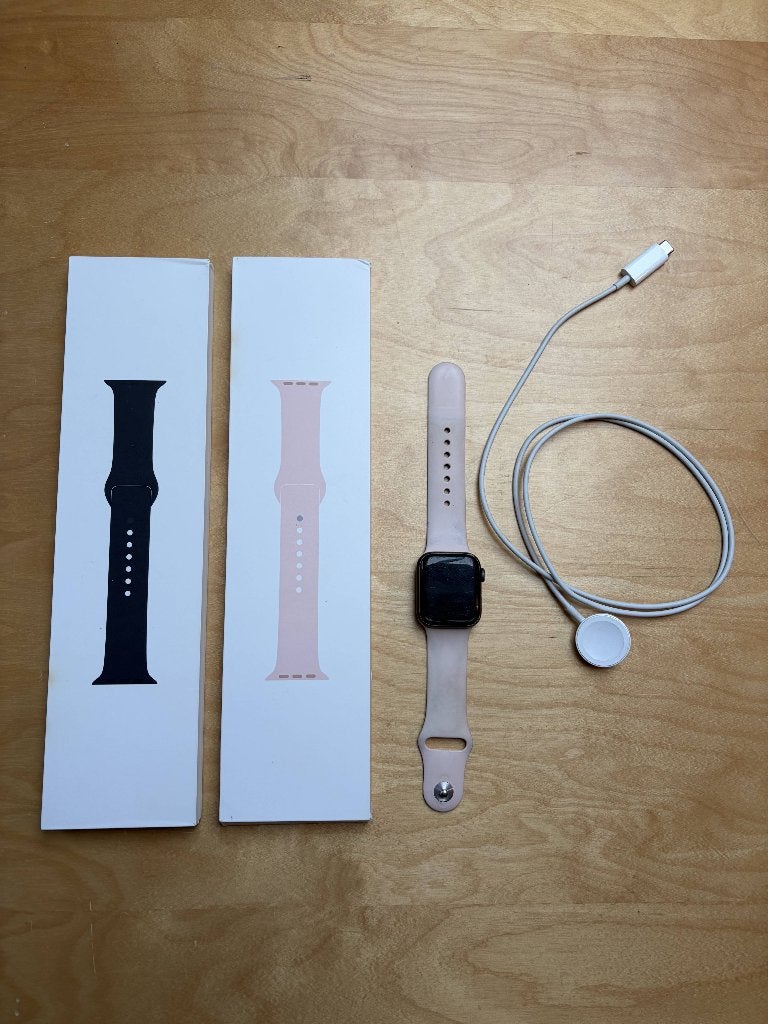 Apple Watch Series 5 40mm GPS aluminium rosegoud, Sieraden, Tassen en Uiterlijk, Gebruikt, Apple Watch ⌚️, Zwart, IOS