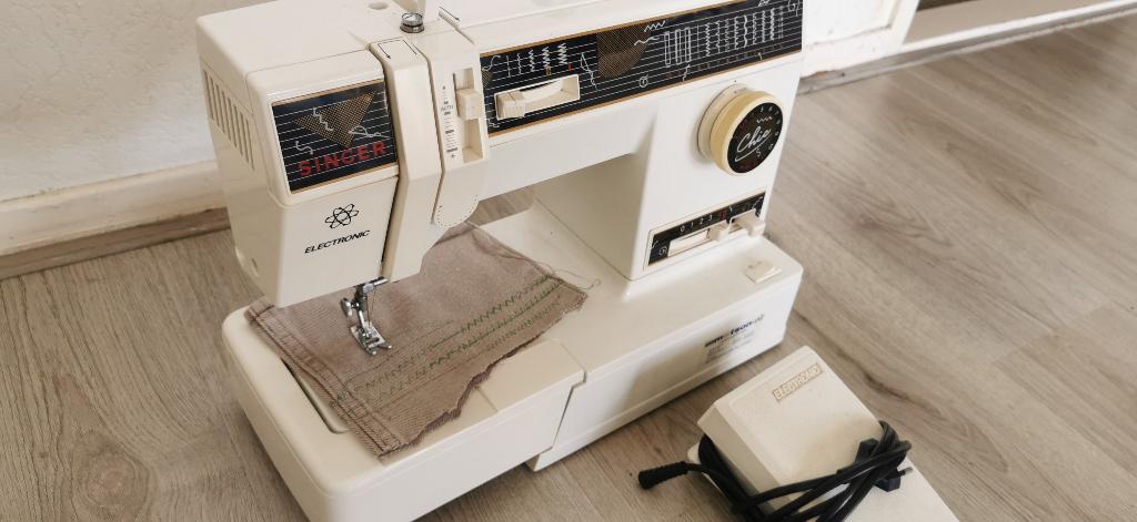 Naaimachine Singer ELECTRONICA 4662, Ophalen of Verzenden, Zo goed als nieuw, Naaimachine, Singer