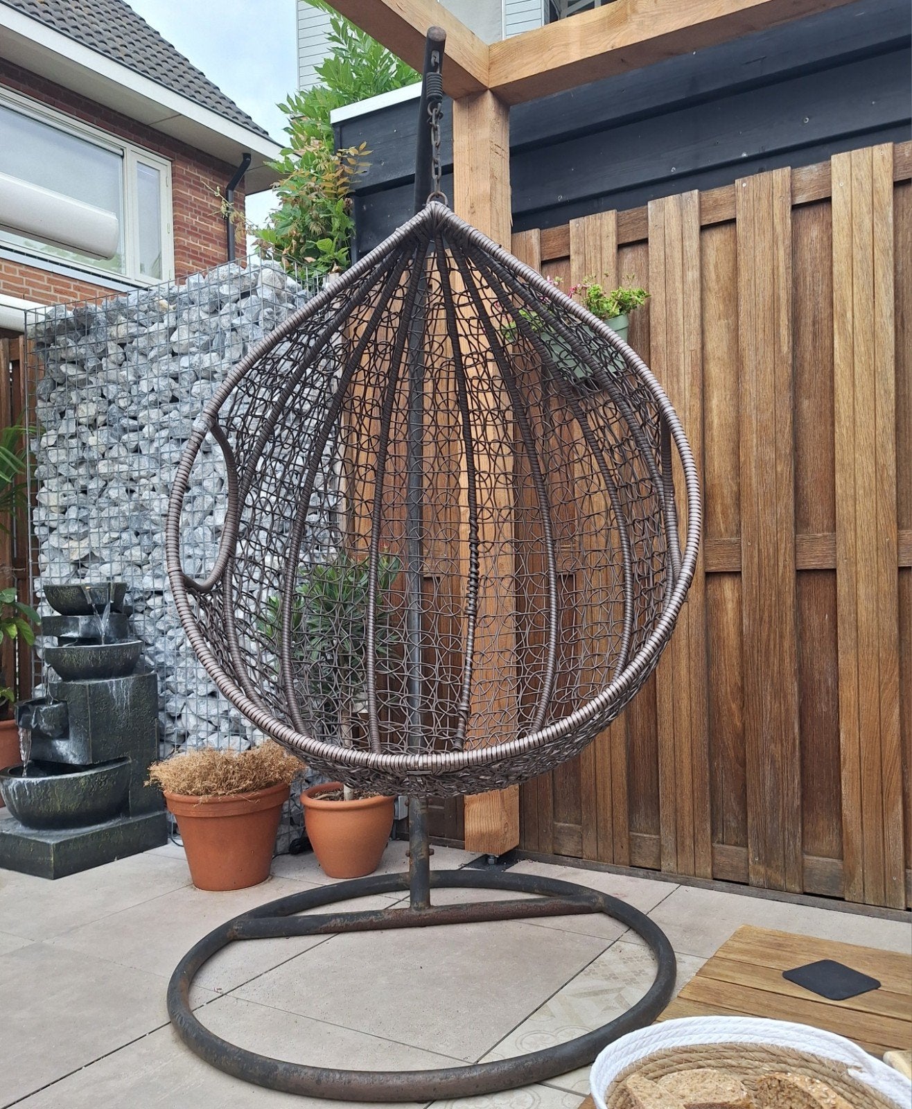Hangstoel met standaard, kussen en regenhoes, Ophalen, Gebruikt, Met standaard