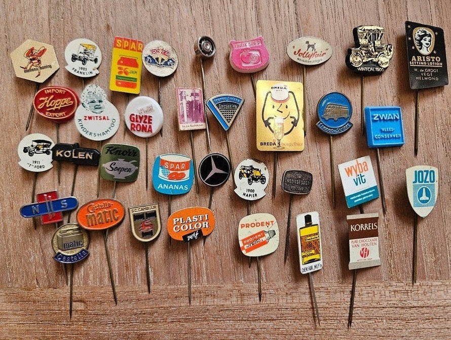 Verzameling vintage speldjes uit de jaren '50, '60, ', Ophalen of Verzenden, Gebruikt, Overige onderwerpen, Speldje of Pin