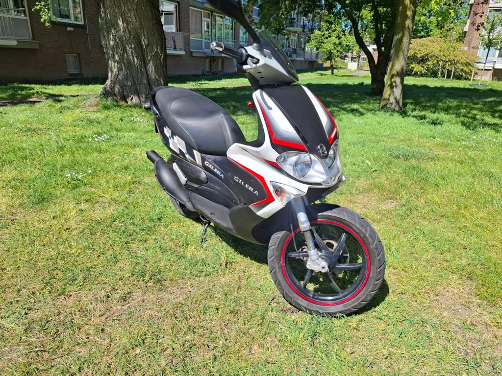 Gilera Runner RST 2006 met 70cc (beest), Fietsen en Brommers, Ophalen, Gebruikt, Benzine, Overige modellen