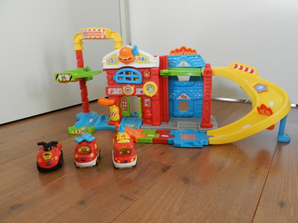Vtech Toet Toet Auto's Brandweerkazerne incl. 3 Vtech Auto's, Ophalen, Zo goed als nieuw, 2 tot 4 jaar