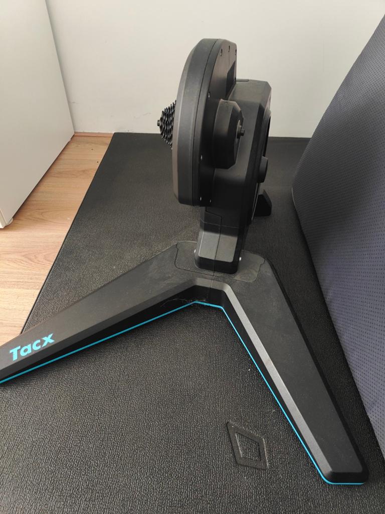 Tacx Flux 2 Smart Trainer met mat en telefoonstandaard, Sport en Fitness, Ophalen