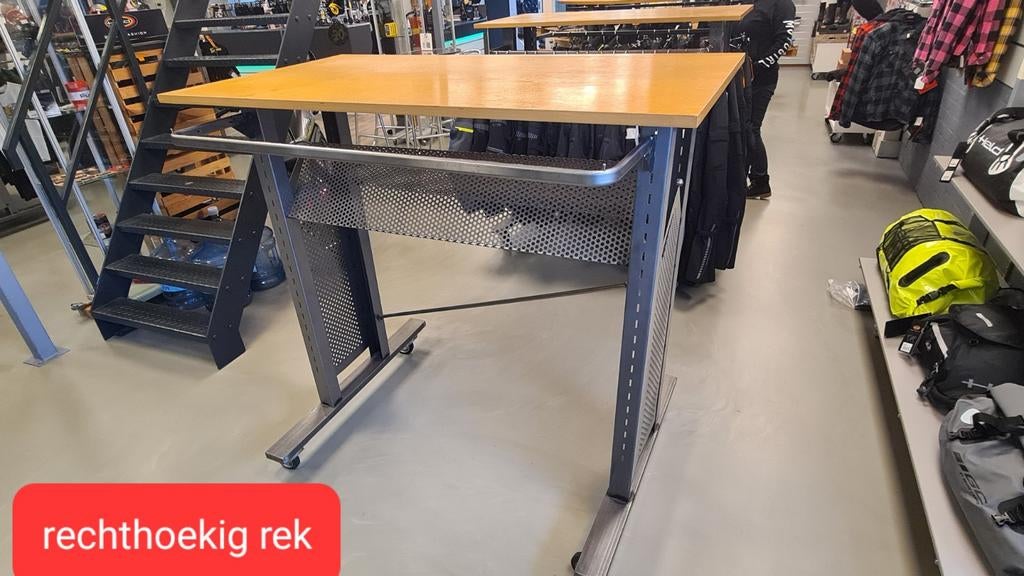 7x Kleding rekken losstaand + bijpassende legkast, Zakelijke goederen, Kantoor en Winkelinrichting | Winkel en Inventaris, Ophalen