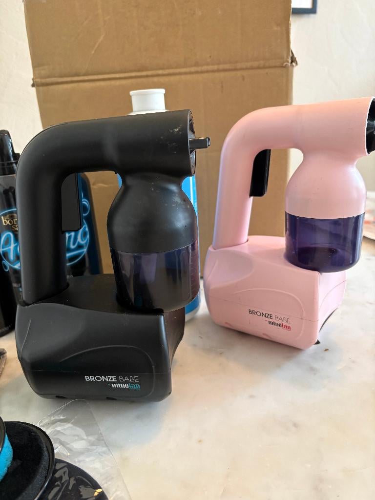 MineTan Bronze Babe Spray Tan Set (2 machines) + Bondi Sands, Sieraden, Tassen en Uiterlijk, Uiterlijk | Lichaamsverzorging, Ophalen of Verzenden