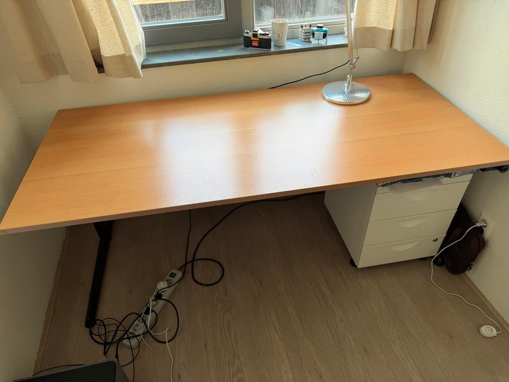 Ahrend bureau in hoogte verstelbaar, Ophalen, Overige typen, Hout, 180 cm