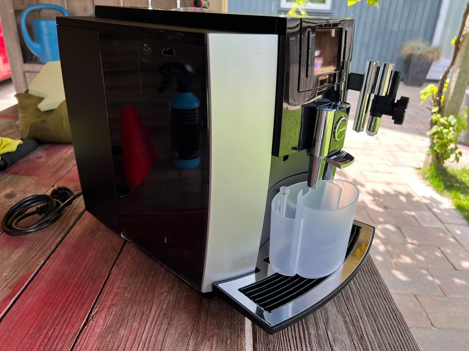 Jura E8 koffiemachine met defect, voor hobbyist/professional, Ophalen, Zo goed als nieuw, Koffiemachine