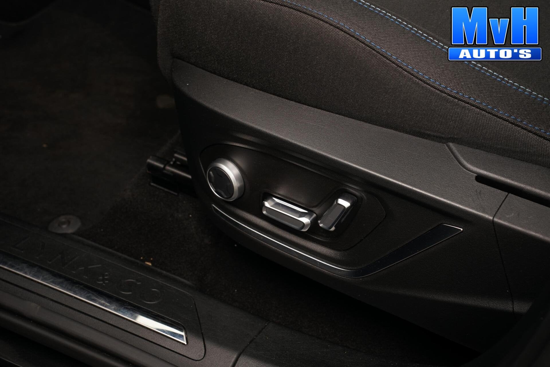 Lynk & Co 01 1.5 PHEV|ZWARTE.HEMEL|360ºCAM|PANO|262PK, Auto's, Stof, Euro 6, Automatische klimaatregeling, Zwart