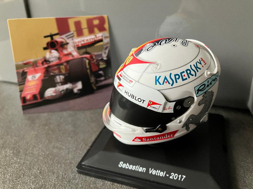 ✅ Sebastian Vettel 1:5 helm 2017 Ferrari SF70H Formule 1, Verzamelen, Automerken, Motoren en Formule 1, Ophalen of Verzenden, Nieuw