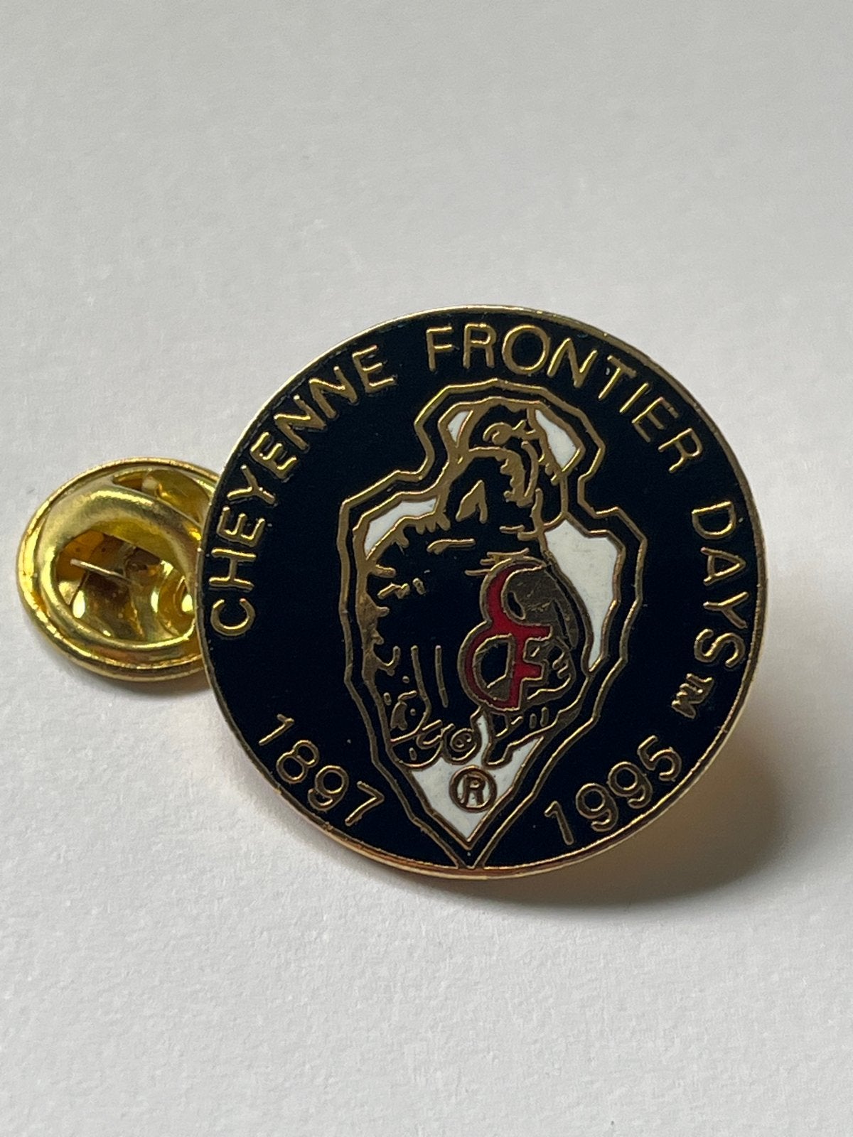 Cheyenne Frontier Days 1897-1995 Pin/Speldje, Ophalen of Verzenden, Zo goed als nieuw, Speldje of Pin, Nvt