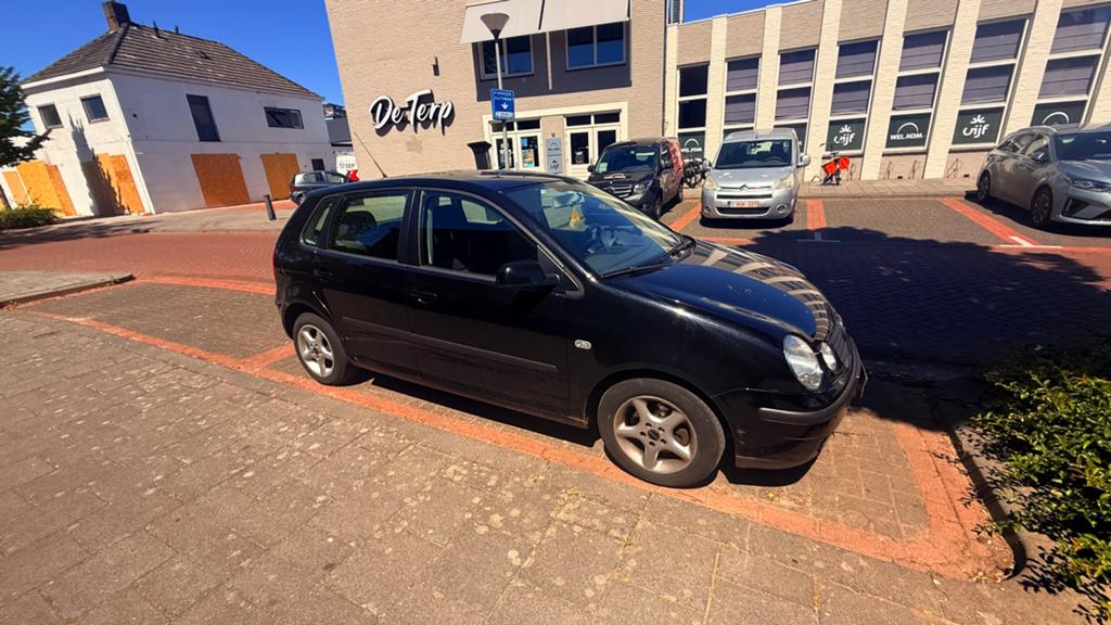 GRATIS CARPLAY- Volkswagen Polo 1.2 FUN 2005 Zwart, Auto's, Voorwielaandrijving, 1198 cc, Zwart, Handgeschakeld
