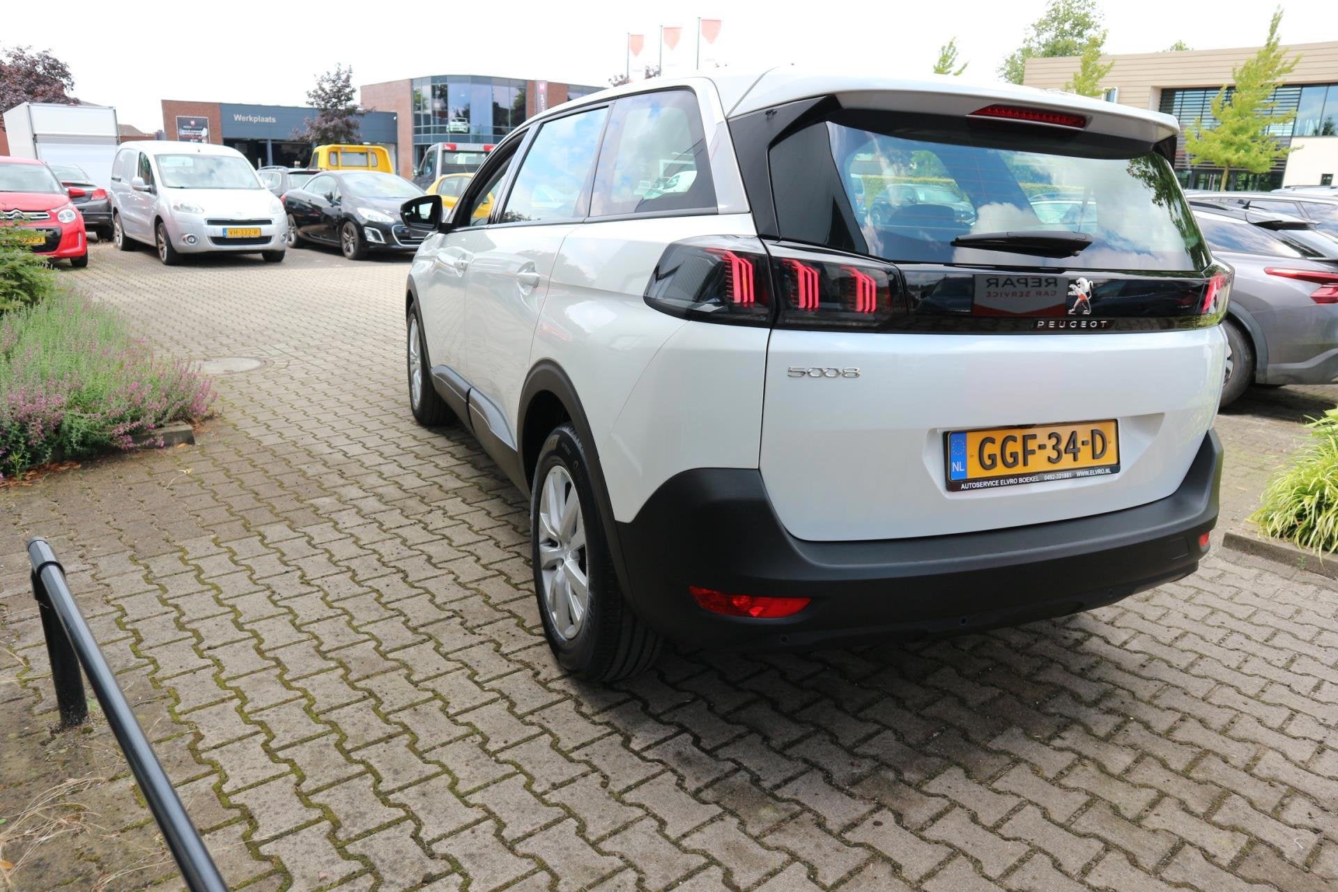 Peugeot 5008 1.2 PureTech Active AUTOMAAT 7ZITS CAMERA LED C, Auto's, Stof, Gebruikt, Euro 6, 1199 cc