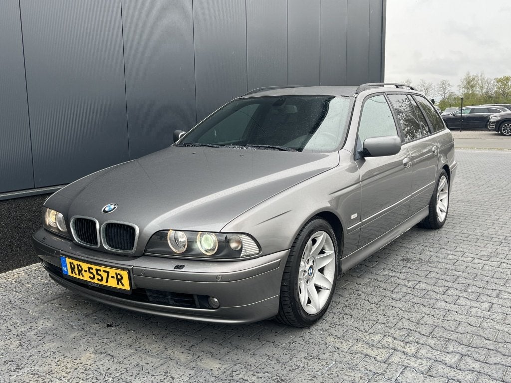 BMW 5 Serie Touring 520i Lifestyle Edition 2002 Automaat Air, Auto's, Gebruikt, Parkeersensor, 170 pk, 102 €/maand