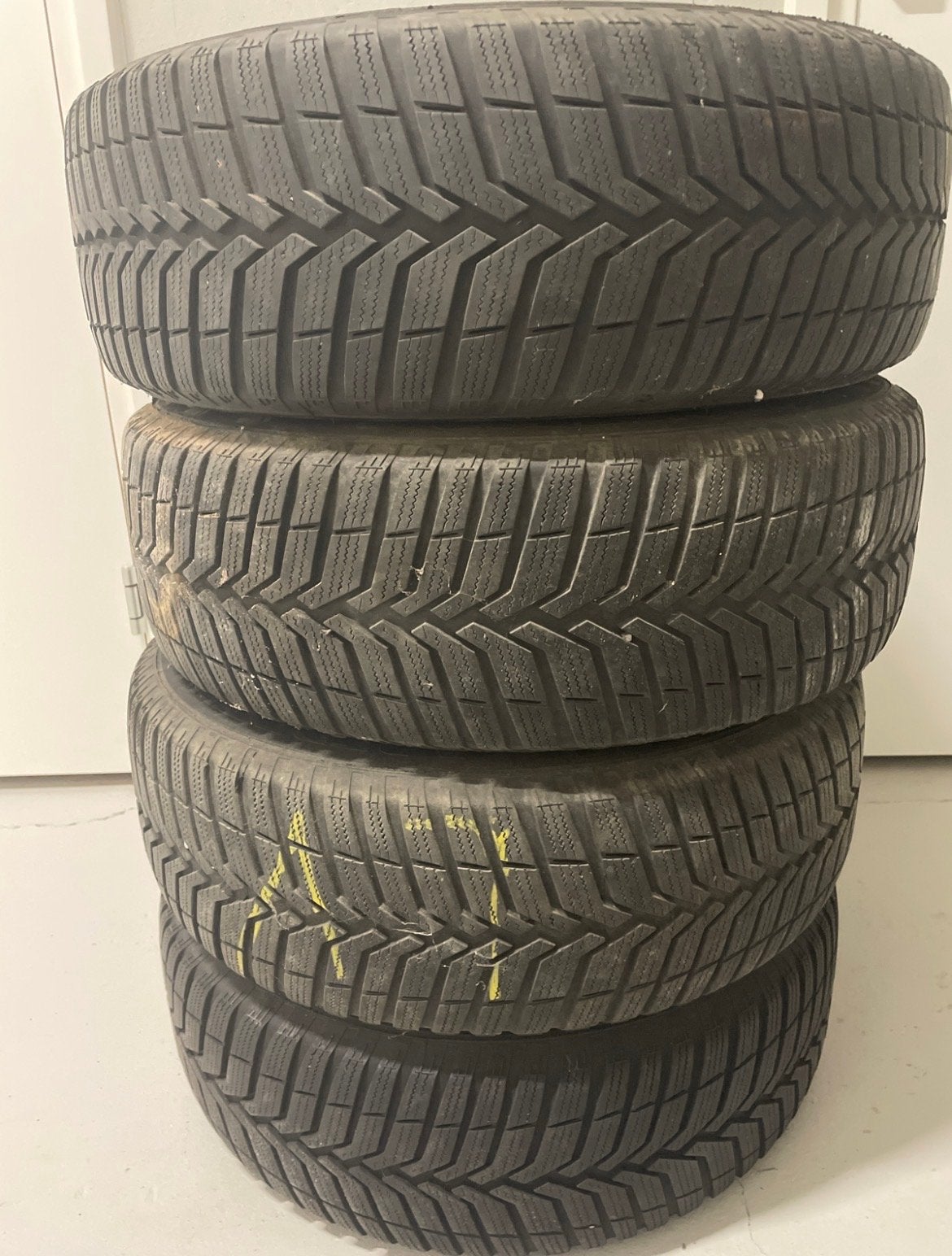 Set van 4 Vredestein winterbanden met velgen 185/60 R15, Ophalen, Gebruikt, 15 inch, Banden en Velgen