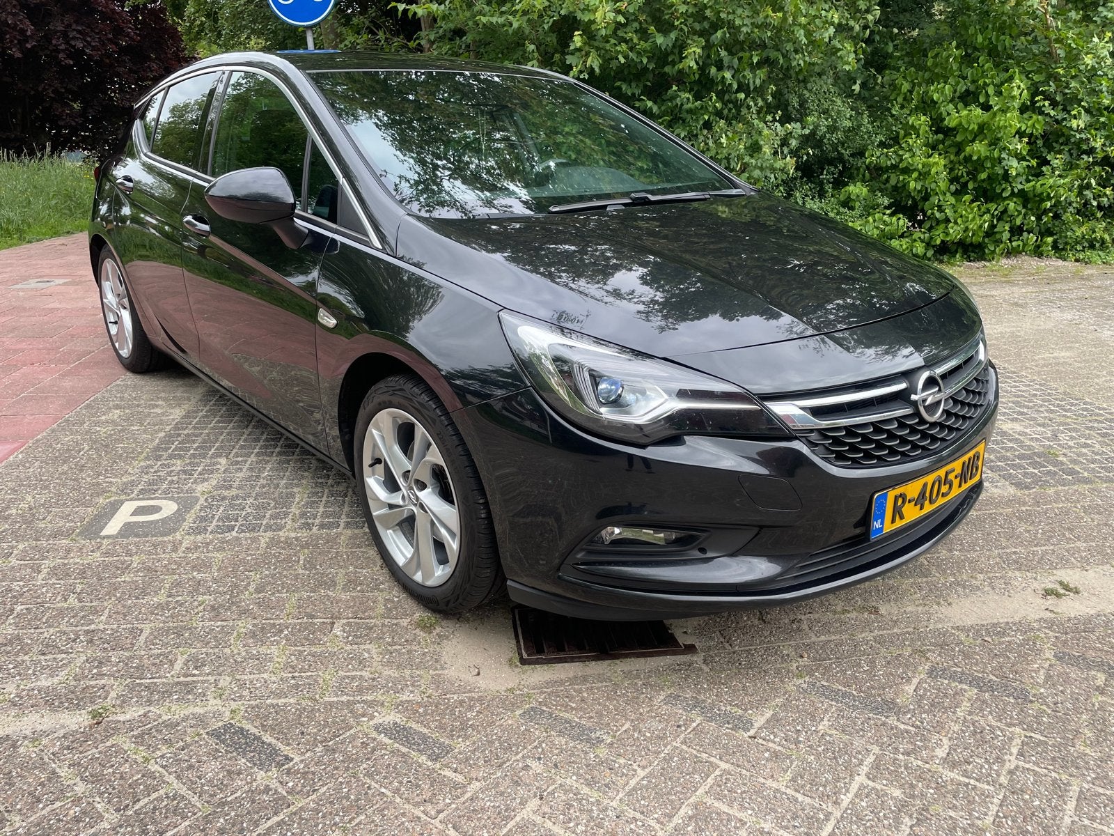 Opel Astra 1.6 Cdti 17inch Carplay LED AUT 2016 Zwart, Auto's, Opel, Bluetooth, 4 cilinders, 1264 kg, Zwart