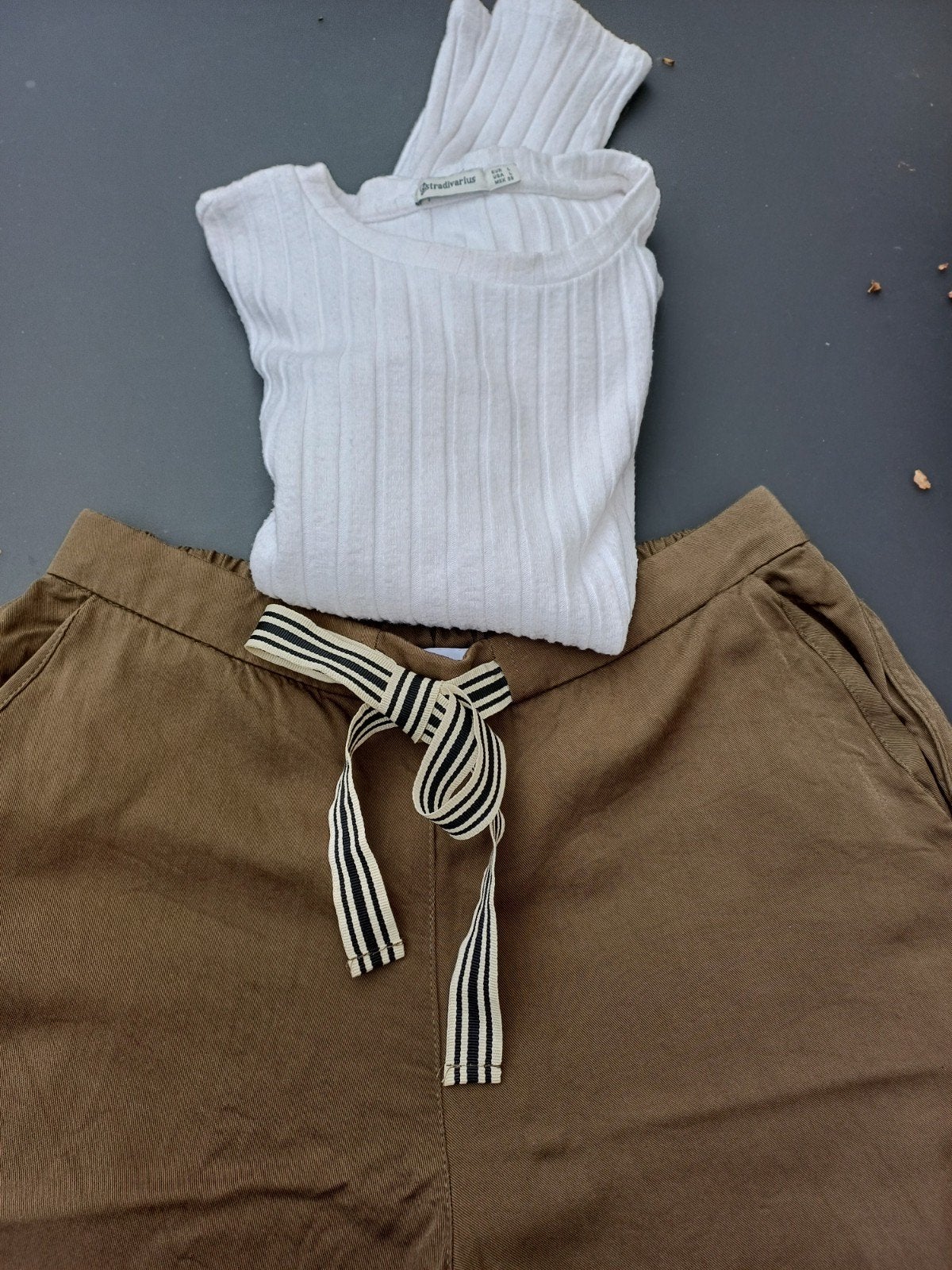 Setje: Mango broek XS & Stradivarius T-shirt L (valt klein), Bruin, Ophalen of Verzenden, Maat 34 (XS) of kleiner, Gedragen