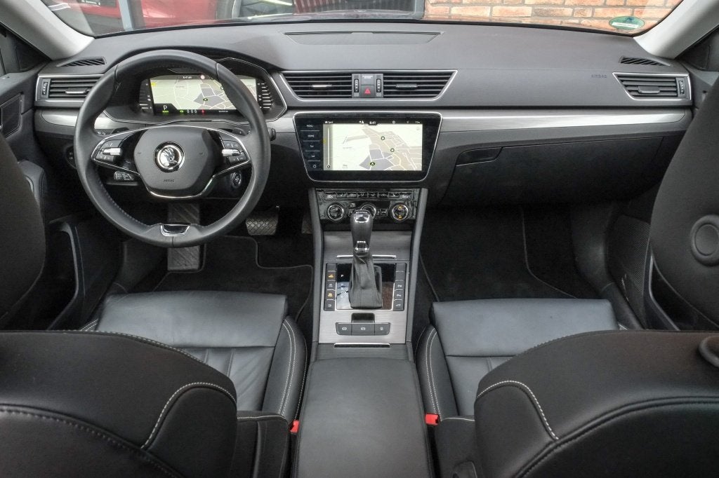 Skoda Superb Combi iV | Panoramadak | Trekhaak | Leder | Cam, Auto's, Skoda, Gebruikt, 4 cilinders, Blauw, Hybride Elektrisch/Benzine