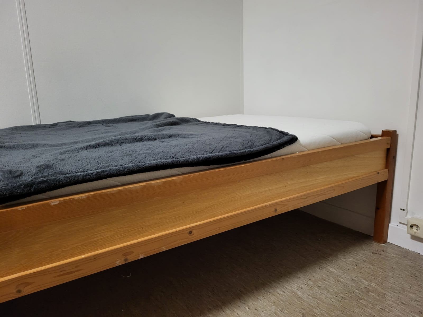 Lundia eenpersoonsbed met verstelbare lattenbodem, Ophalen, 90 cm, Eenpersoons, Bruin
