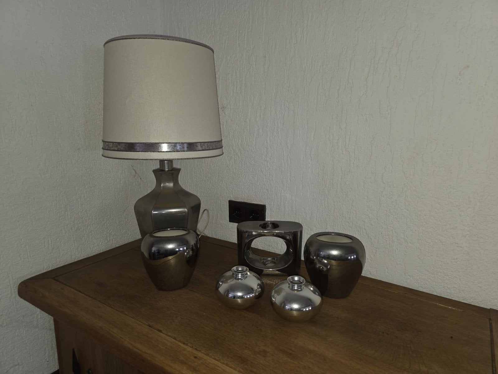 Stijlvolle tafellamp met zilverkleurige accenten, Gebruikt, Zilver, Modern, Ophalen
