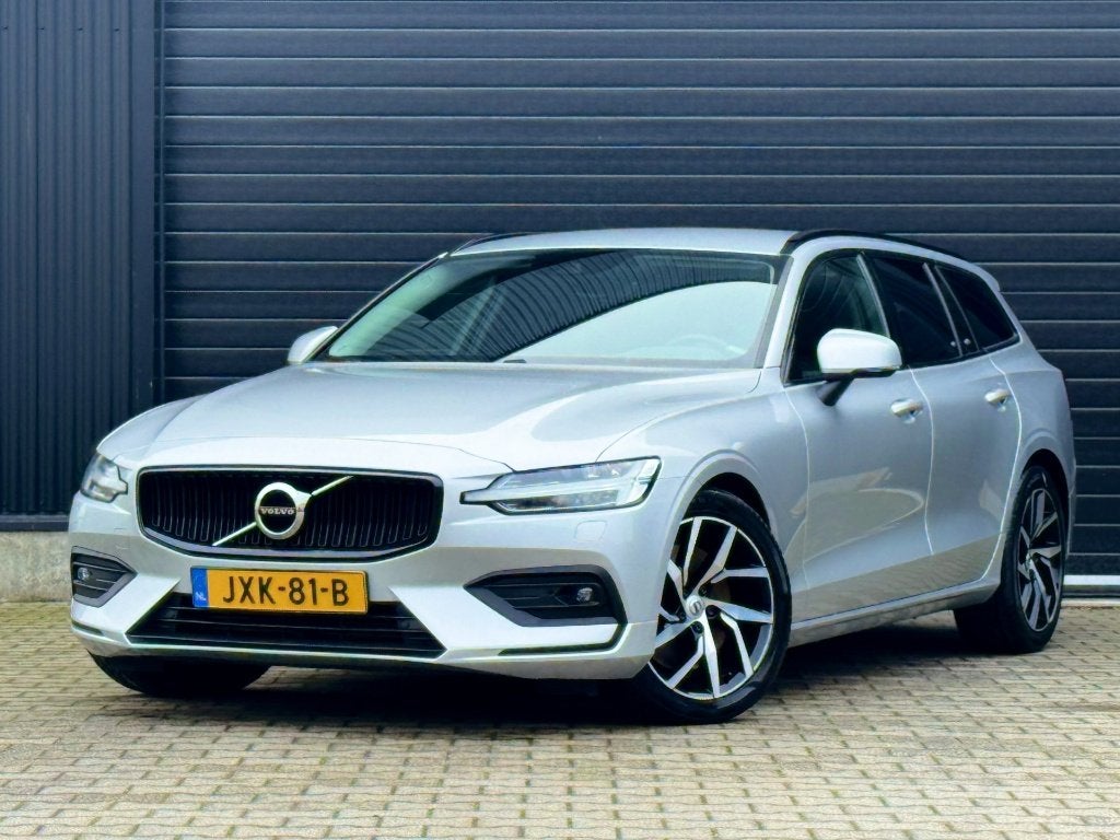 Volvo V60 T5 Momentum Pro, 250PK, 1e-Eigenaar, Carplay, LED, Auto's, 4 cilinders, 1969 cc, Leder en Stof, 5 stoelen