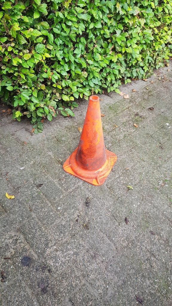 Oranje Pion / verkeerskegel, Ophalen, Gebruikt