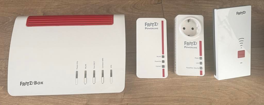 FRITZ!Box  7590 internationaal Router met Powerline Adapters, Ophalen of Verzenden, Zo goed als nieuw, Router