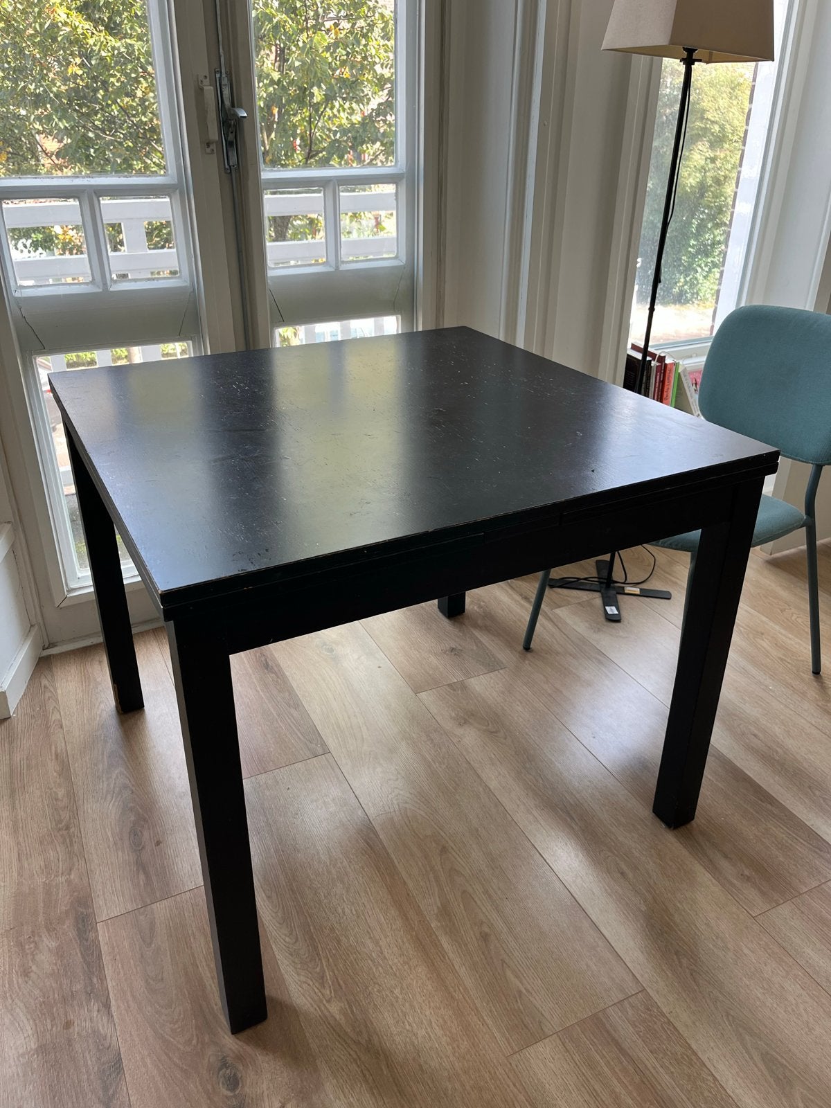 Zwarte uitschuifbare houten eettafel 90x90cm