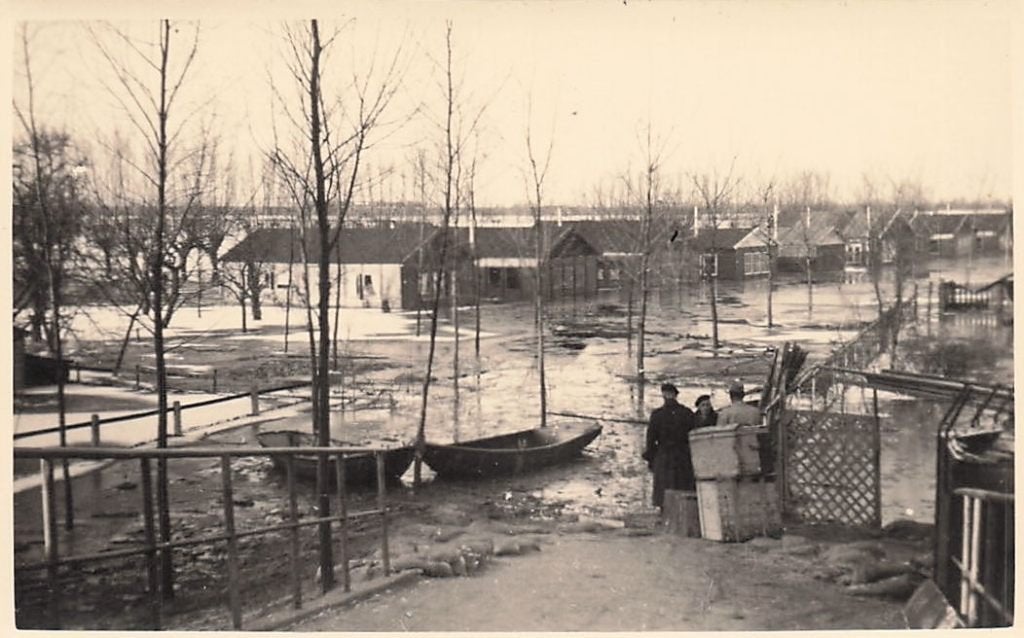 AN059 Fotokaart Sliedrecht watersnood 1953 ambachtsschool, Verzenden, 1940 tot 1960, Ongelopen, Zuid-Holland