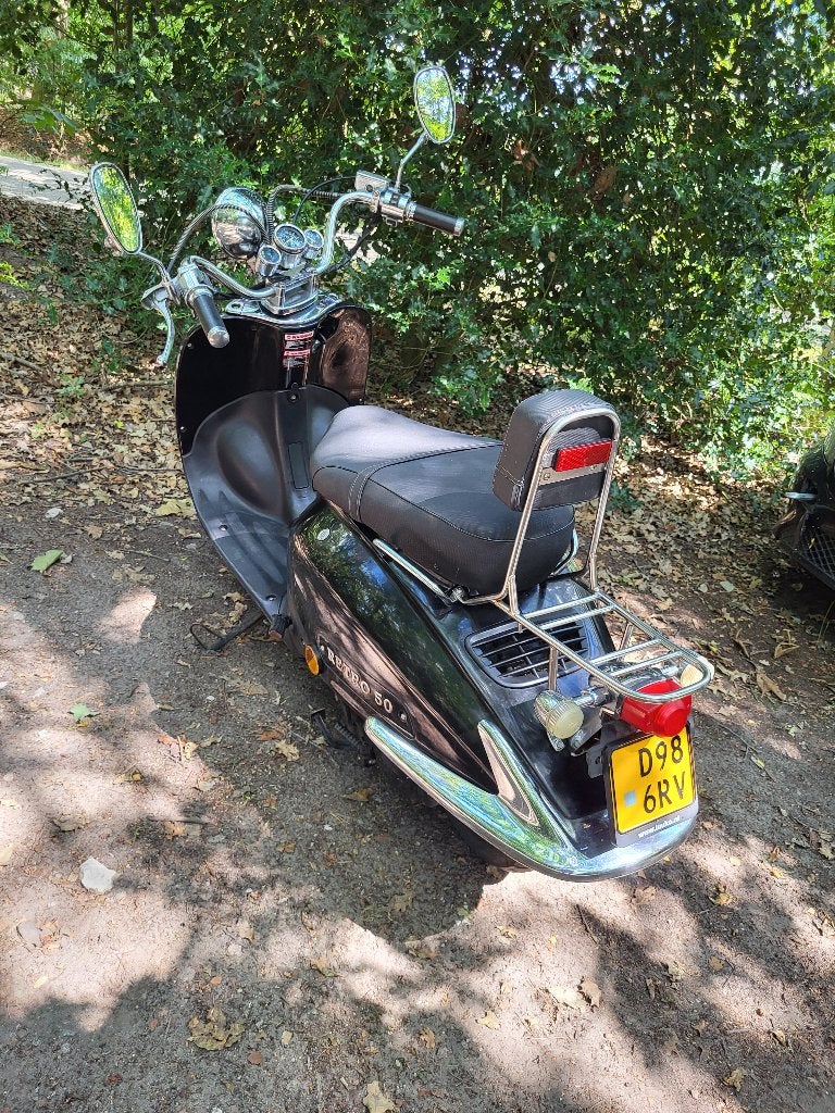 Scooter Retro Luuko, Fietsen en Brommers, Snorfietsen en Snorscooters, Ophalen, Zo goed als nieuw, Benzine, Overige merken