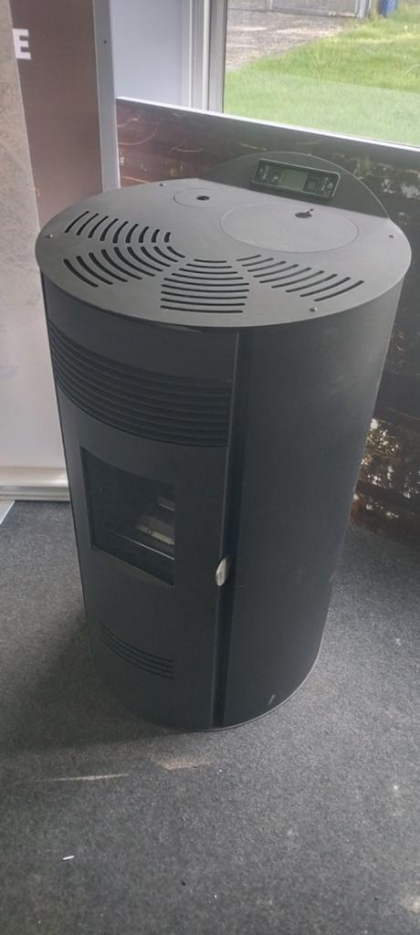Pelletkachel 8kw - round 80 showroom kachel, Ophalen, Hout, Pelletkachel