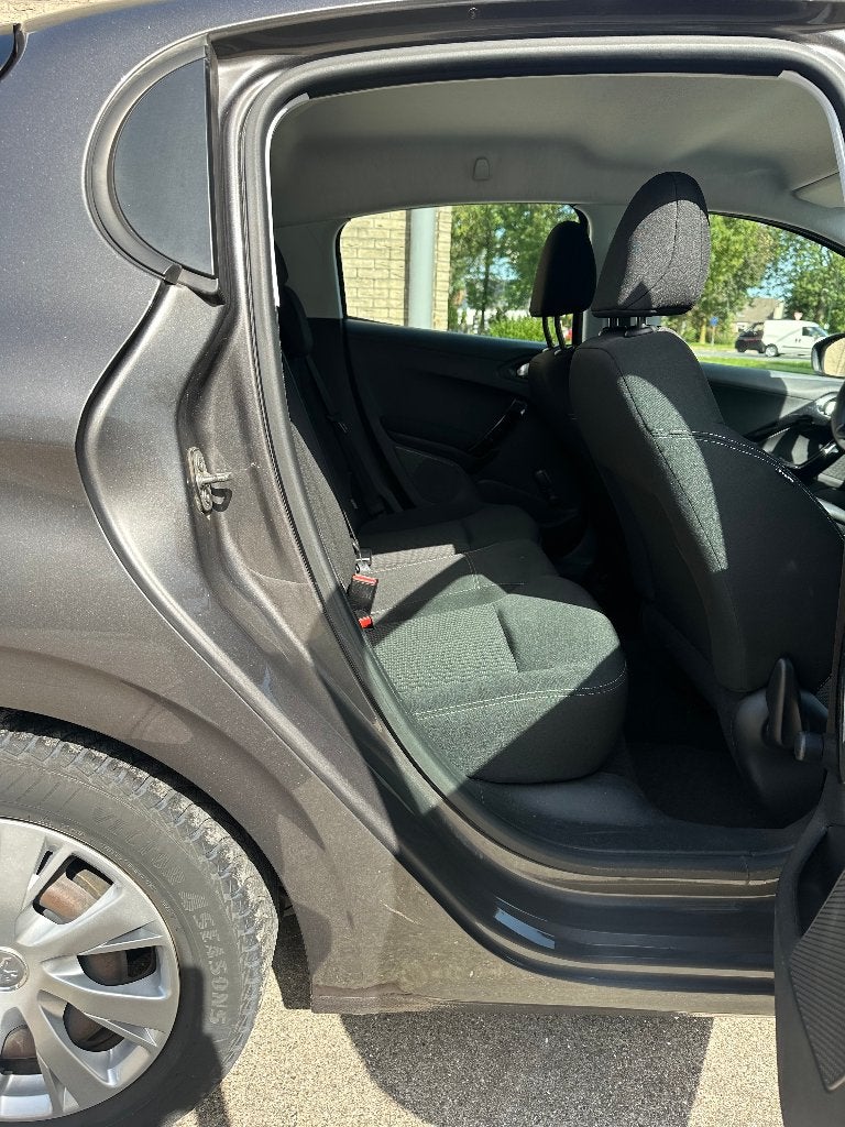 Foto 9 van Peugeot 208 1.2 Puretech 82pk 2019 Grijs