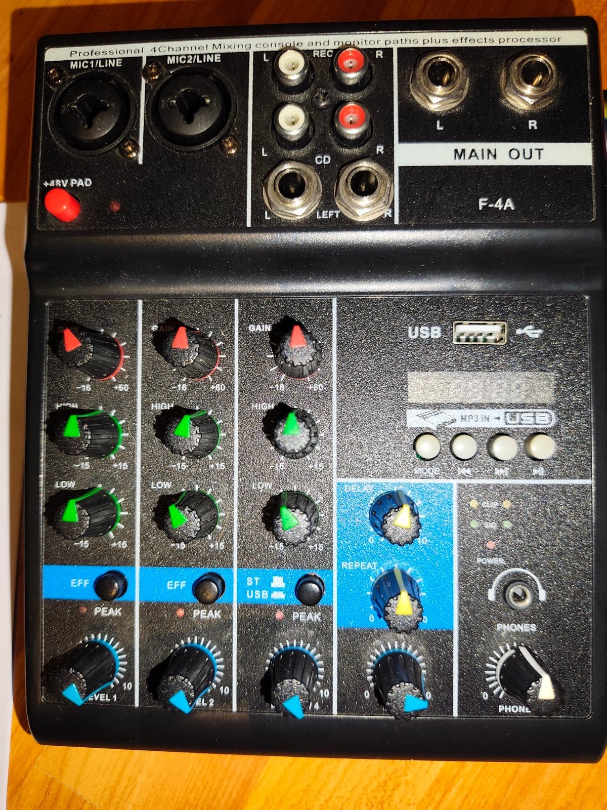 Professionele 4-kanaals Live Mixer F-4A met USB en Bluetooth, Muziek en Instrumenten, Mengpanelen, Ophalen, Zo goed als nieuw