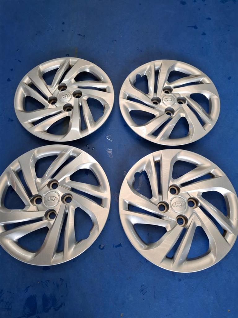 Hyundai 14 inch wieldoppen, Auto diversen, Wieldoppen, Ophalen of Verzenden, Zo goed als nieuw