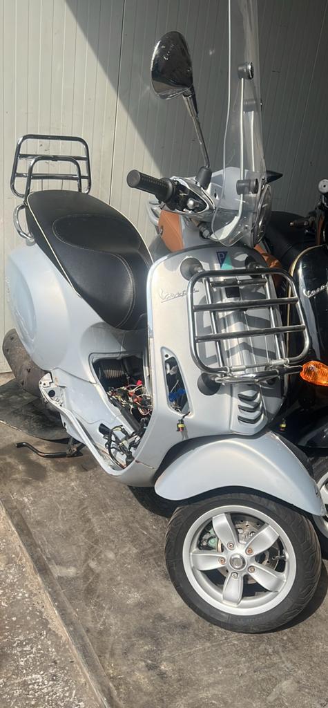 vespa primavera frame geel kenteken, Ophalen of Verzenden, Zo goed als nieuw, Frame, Vespa