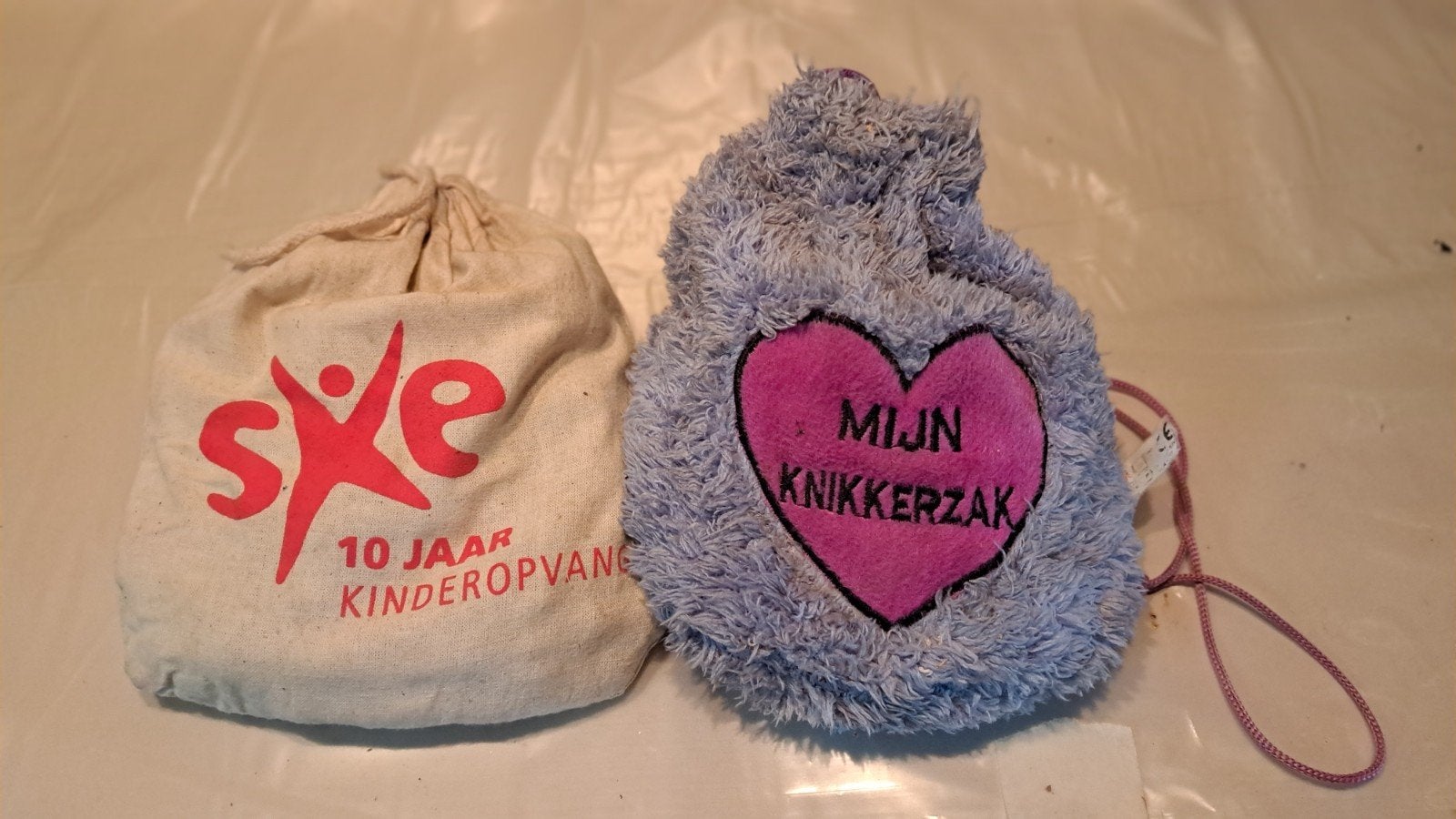 Grote verzameling knikkers met twee knikkerzakken, Ophalen, Gebruikt, Jongen of Meisje
