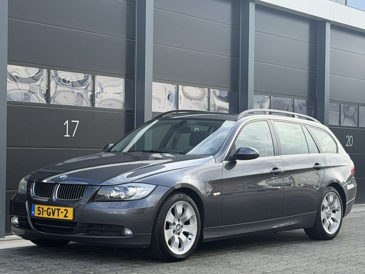 BMW 3-serie 325i Pano Navi Clima PDC (bj 2005, automaat), Automaat, 2497 cc, Xenon verlichting, 218 pk