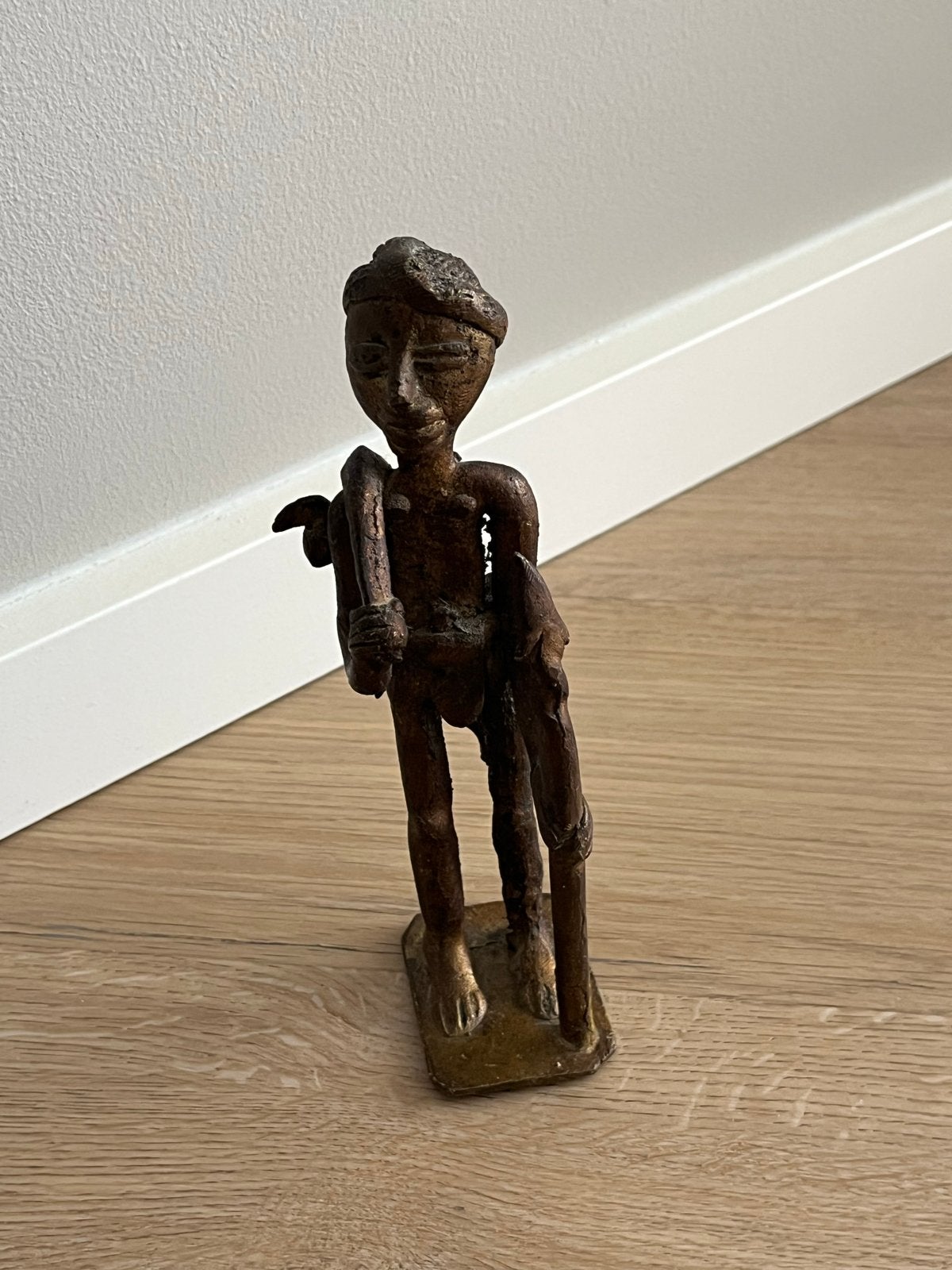 Vintage Afrikaans co Bronzen Beeldje van Visser, Bruin, Afrika, Handgemaakt, Ophalen of Verzenden
