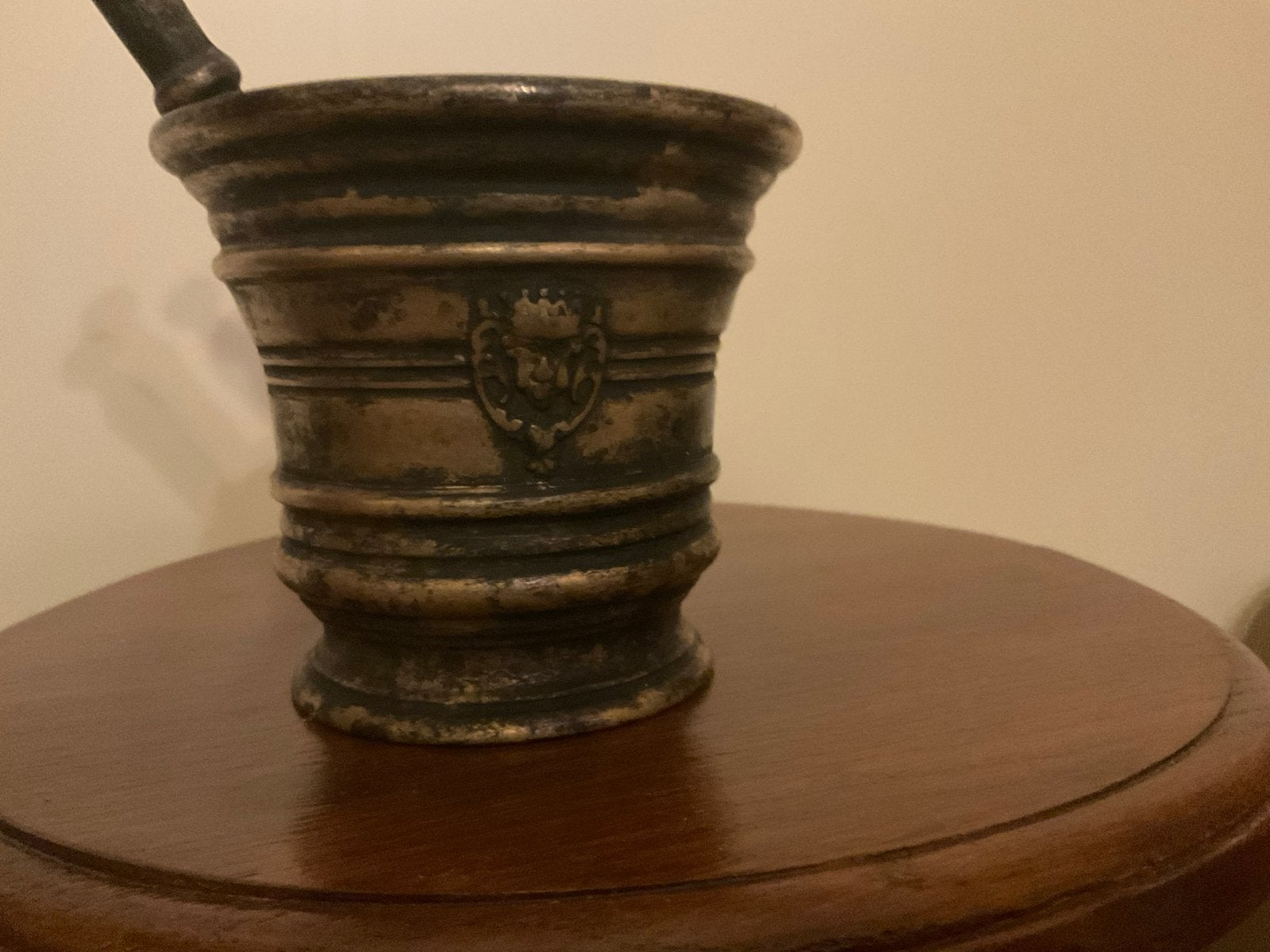 Antieke bronzen vijzel met stamper, Antiek en Kunst, Antiek | Koper en Brons, Ophalen of Verzenden, Brons