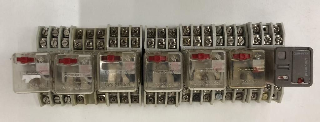 7 Insteek relais 11 polige Kuhnke UF3 relais 24 en 220 volt, Hobby en Vrije tijd, Elektronica-componenten, Ophalen of Verzenden
